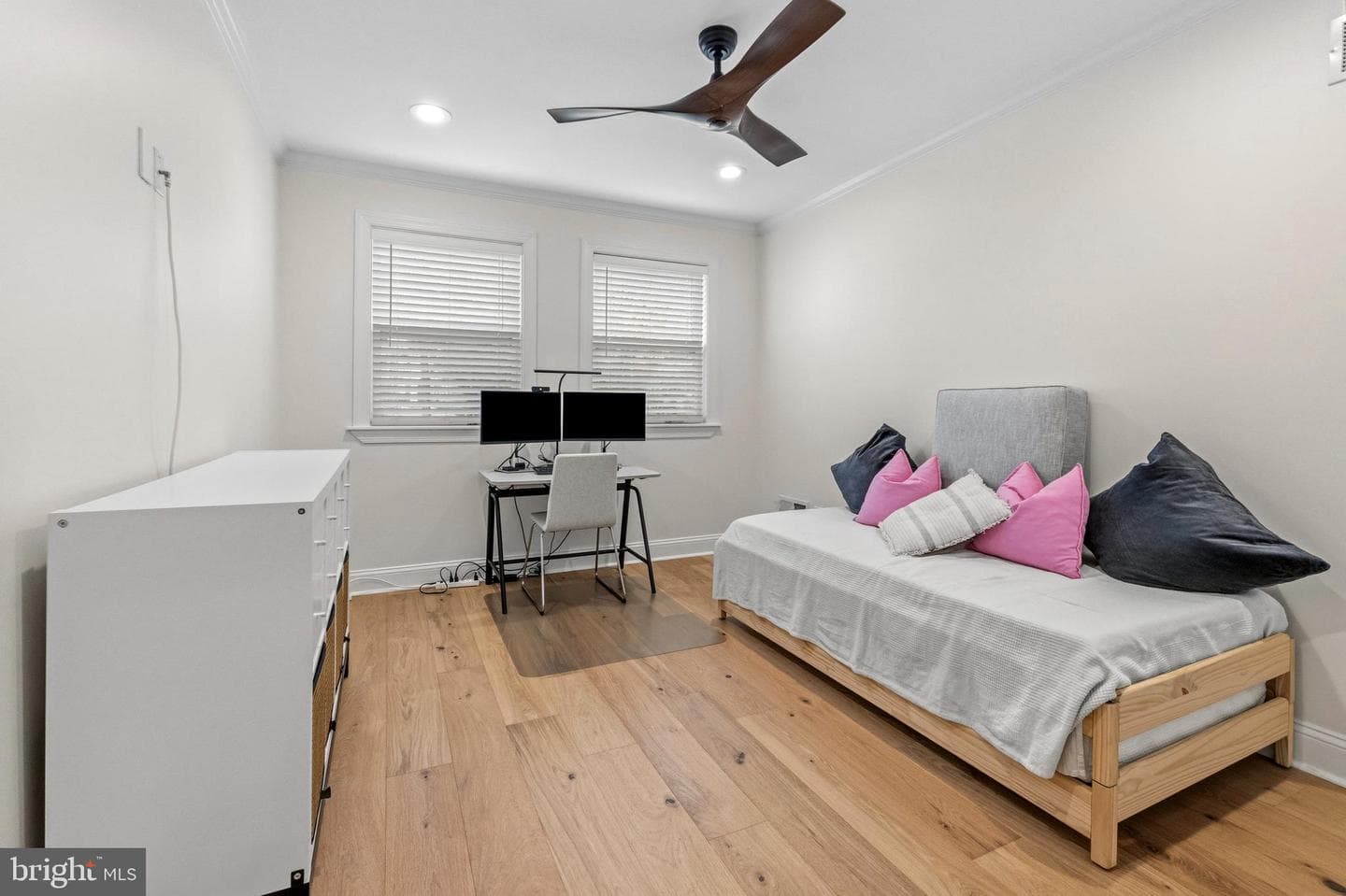 1452 Boyle Street photo 29