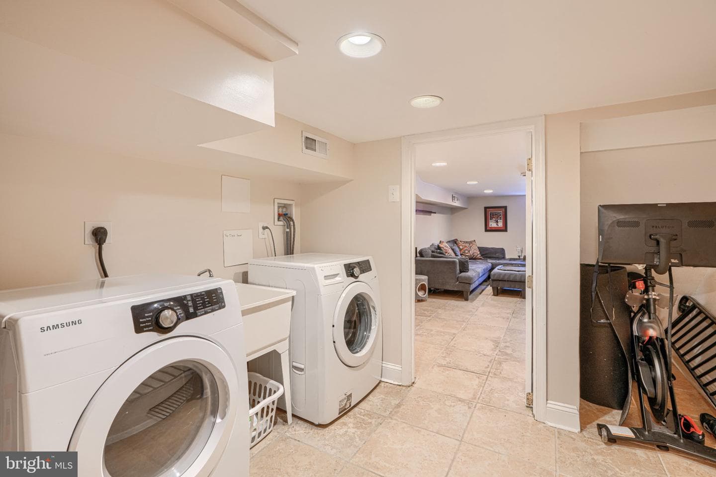 1411 Reynolds Street photo 37