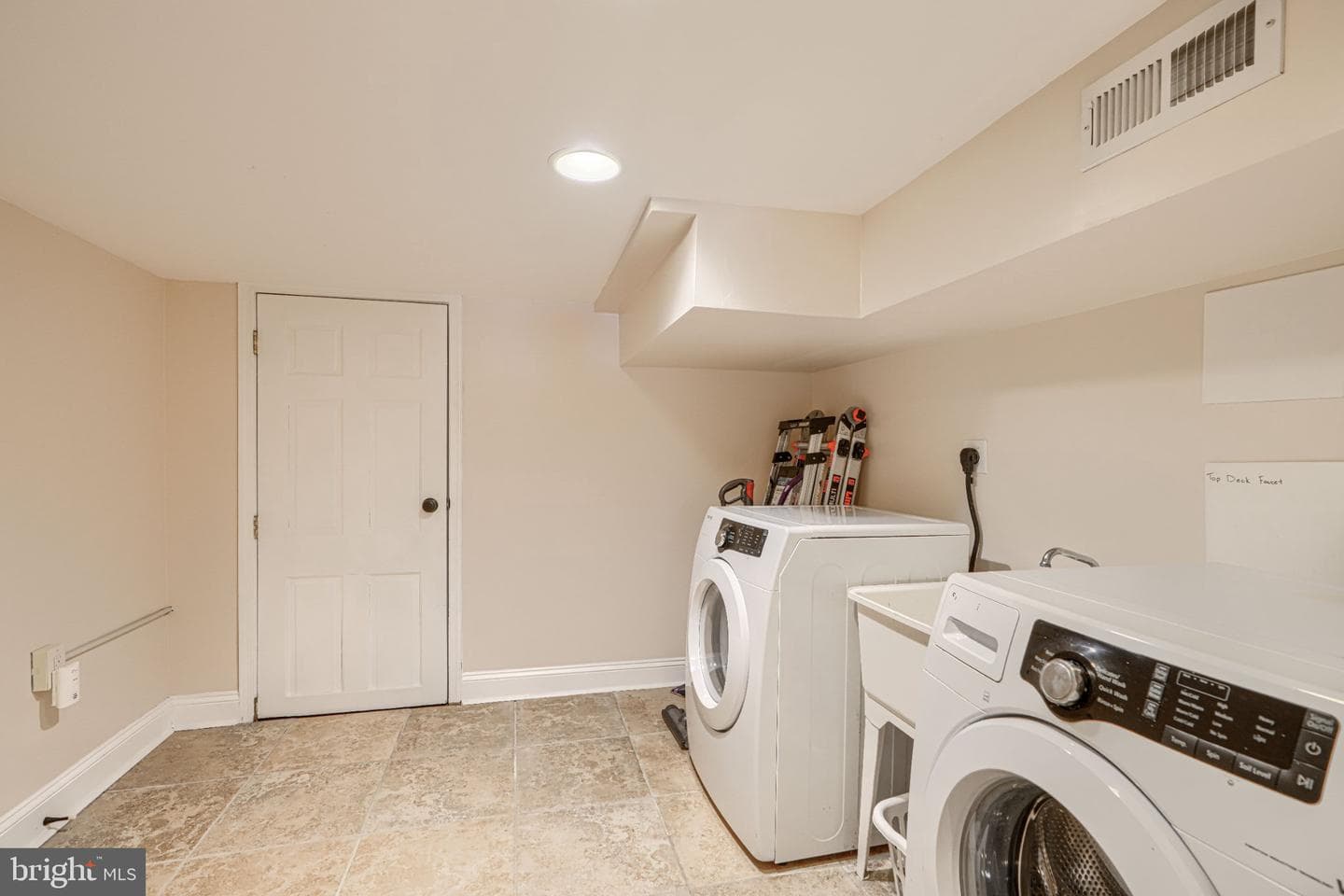1411 Reynolds Street photo 39