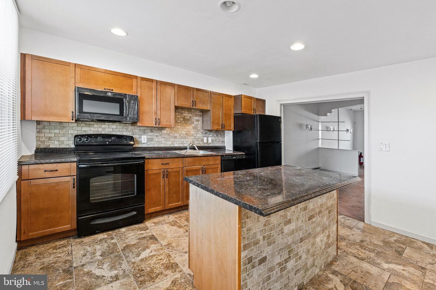 2611 E Hoffman Street photo 6