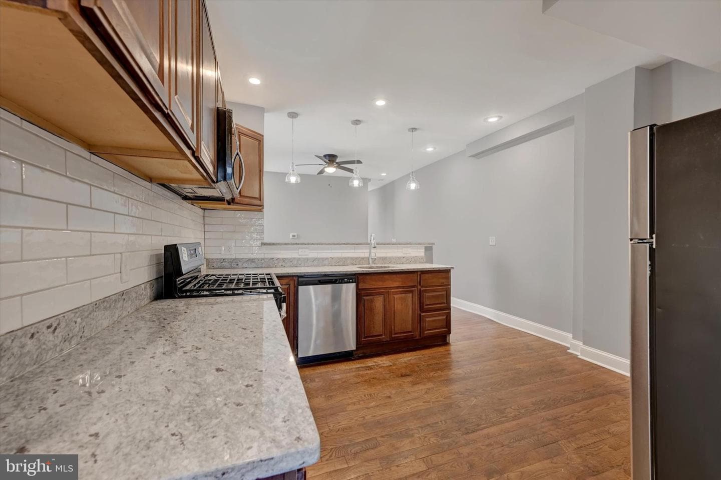 2423 Denison Street photo 11