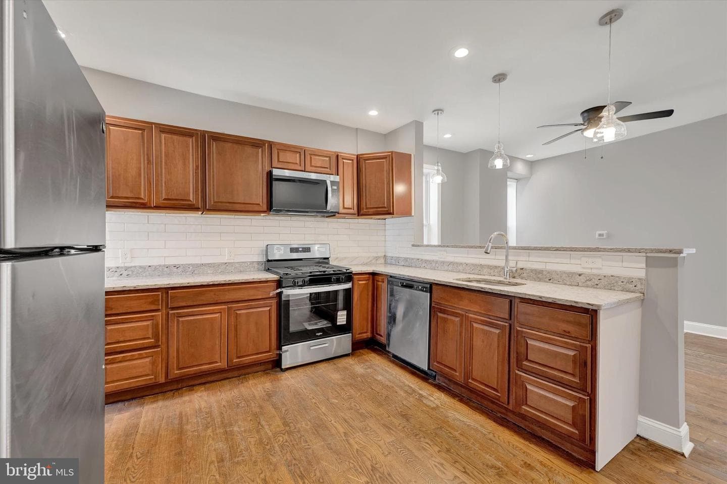 2423 Denison Street photo 9
