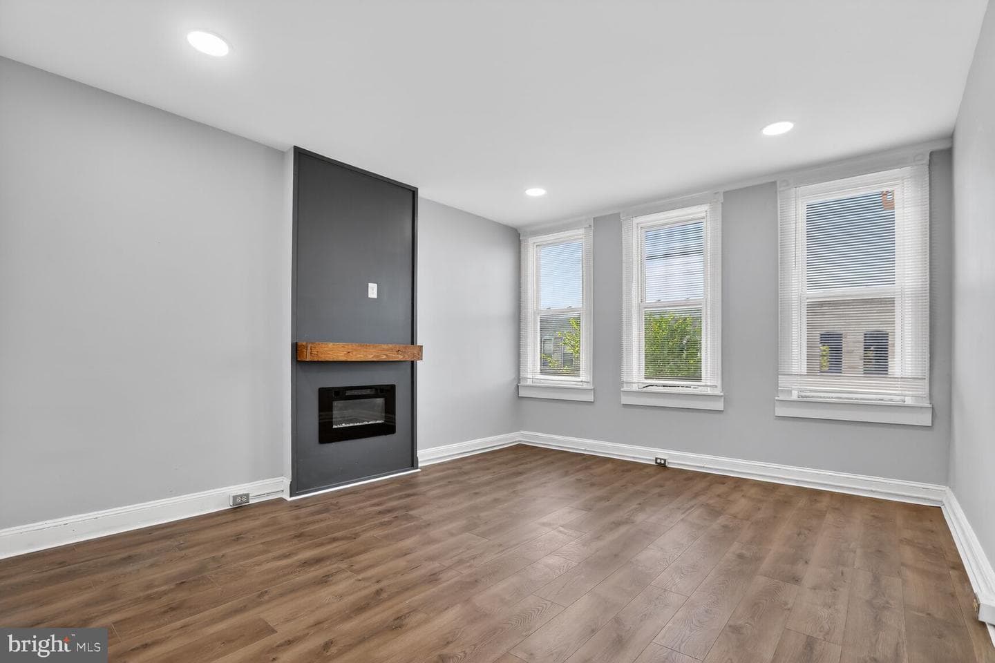 2583 W Fayette Street photo 16