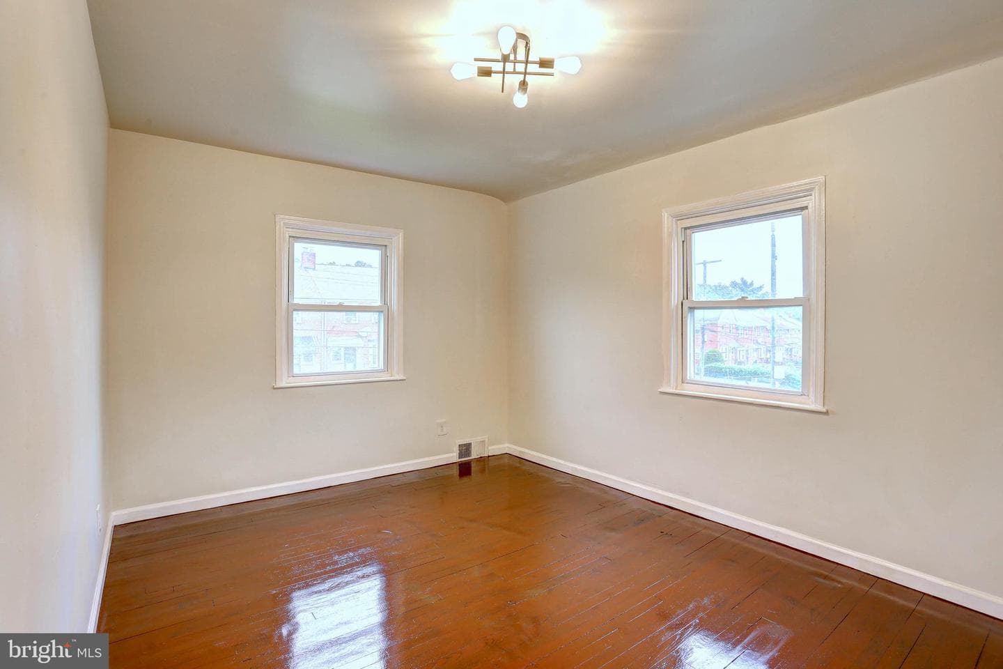 1550 Pentwood Road photo 18