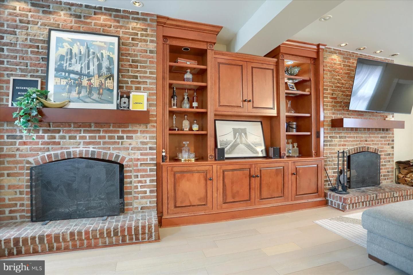 111 Barre Street W photo 2