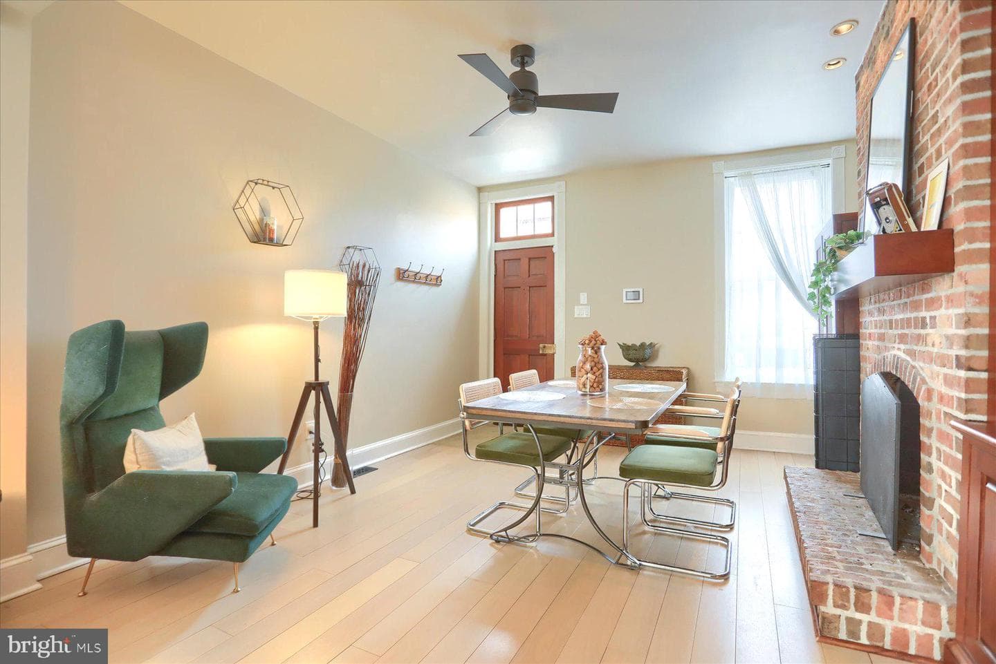 111 Barre Street W photo 4