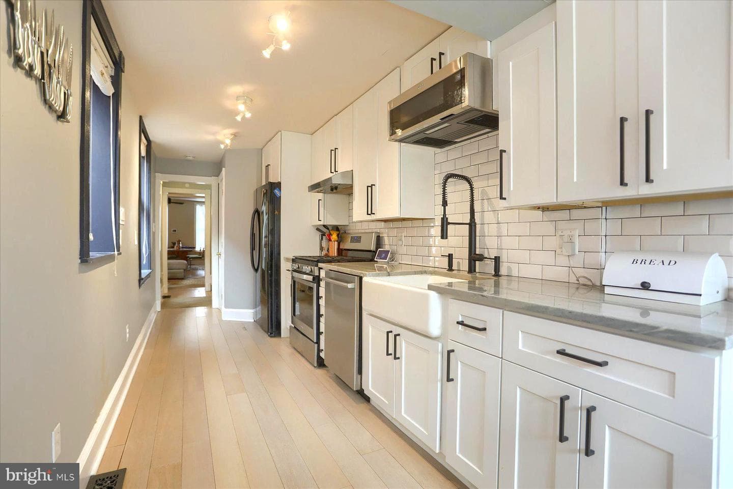 111 Barre Street W photo 8