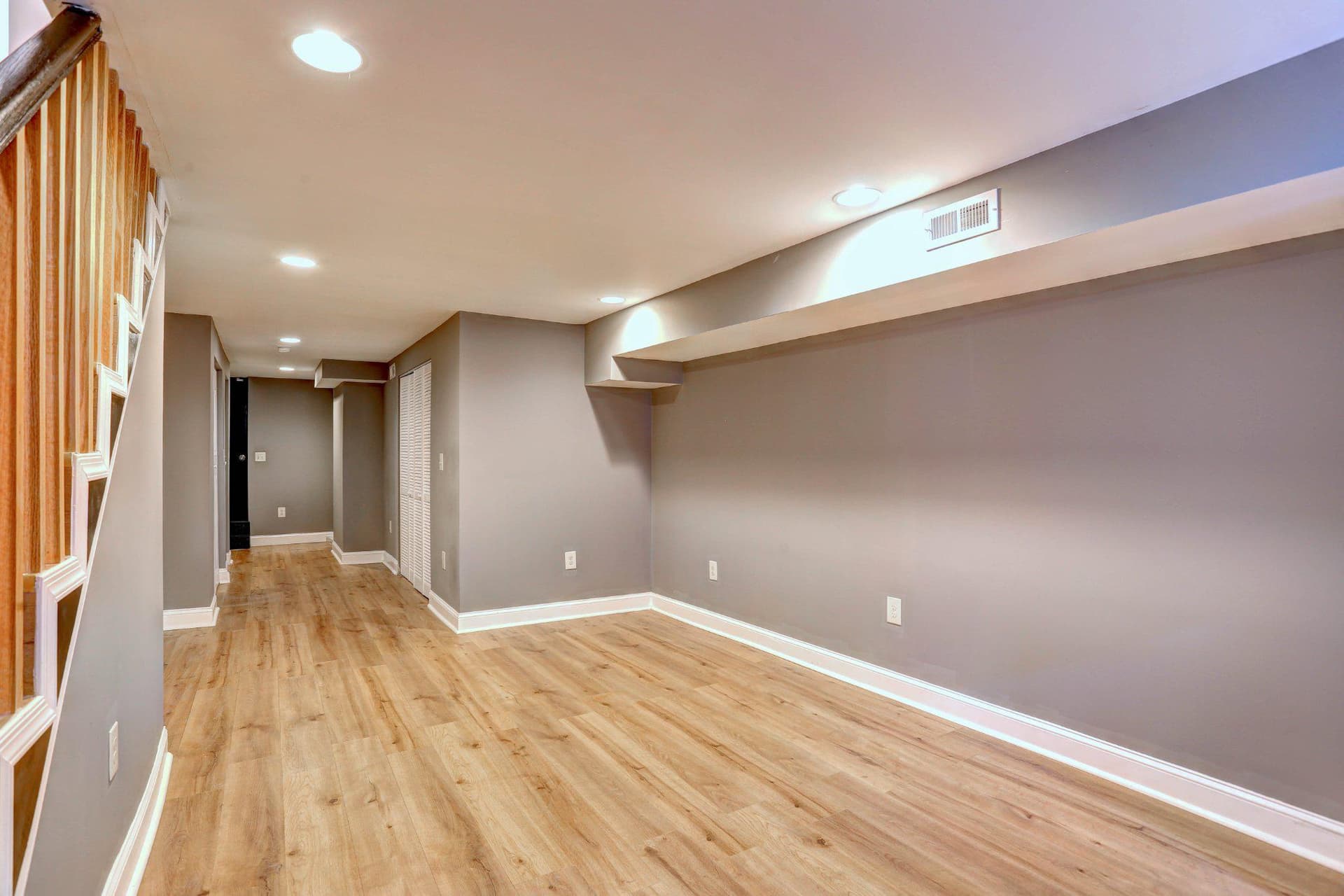 2718 Mura Street photo 20