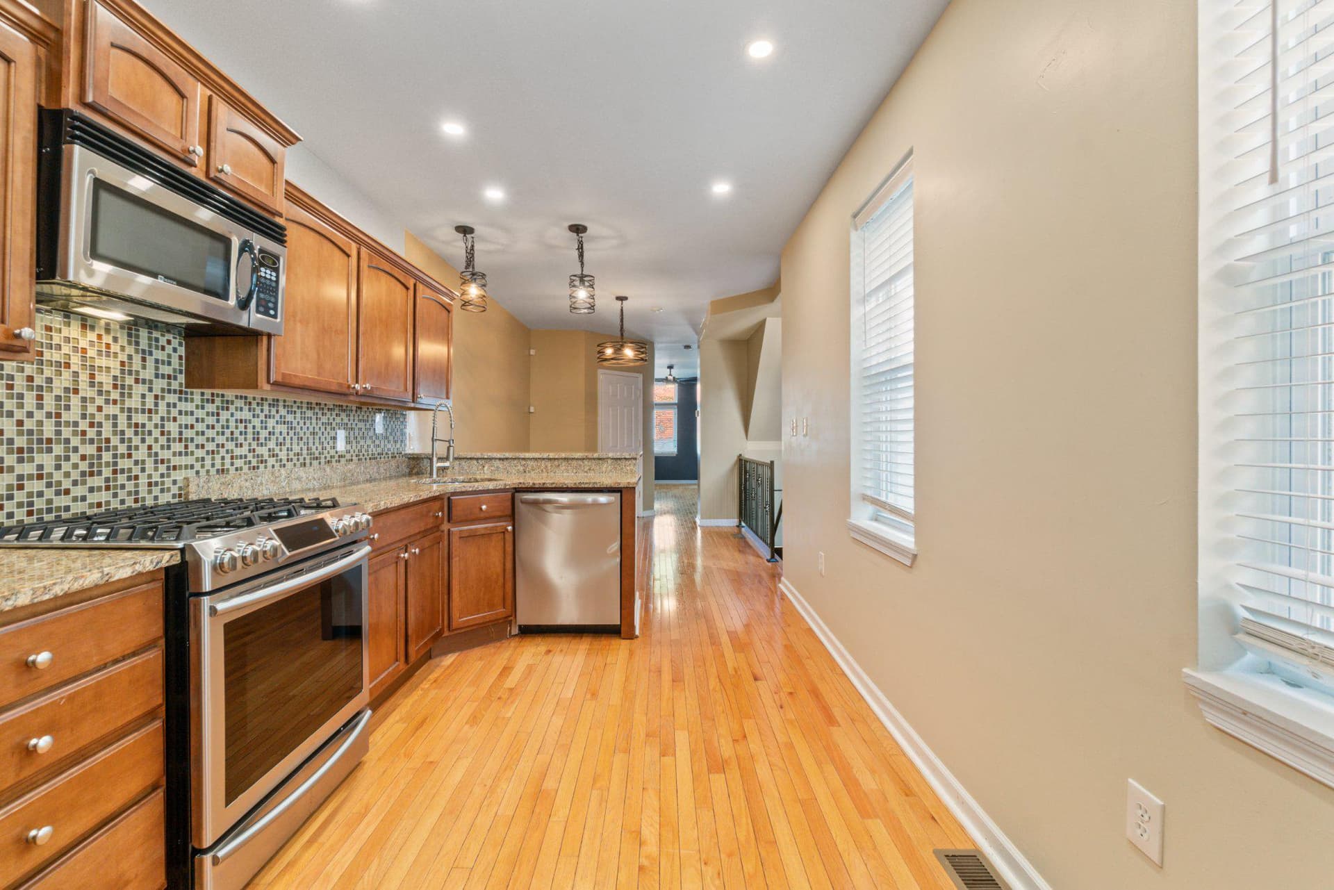 3323 Foster Avenue photo 10