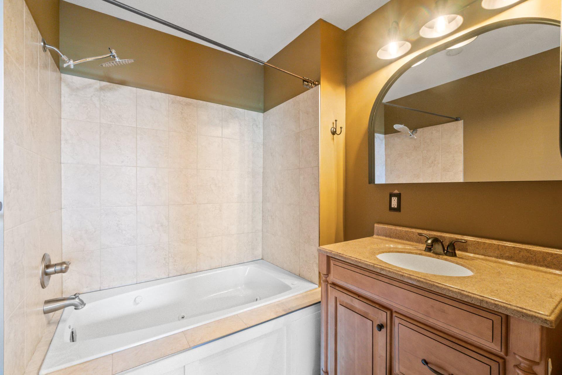 3323 Foster Avenue photo 13