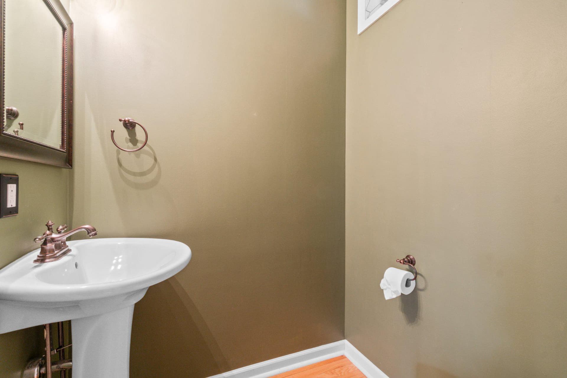 3323 Foster Avenue photo 5