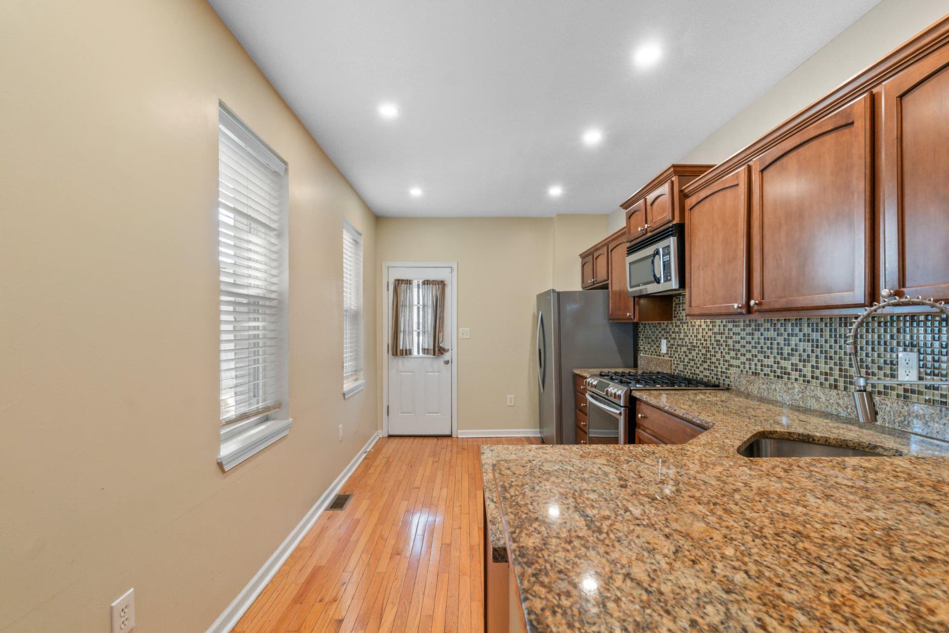 3323 Foster Avenue photo 6
