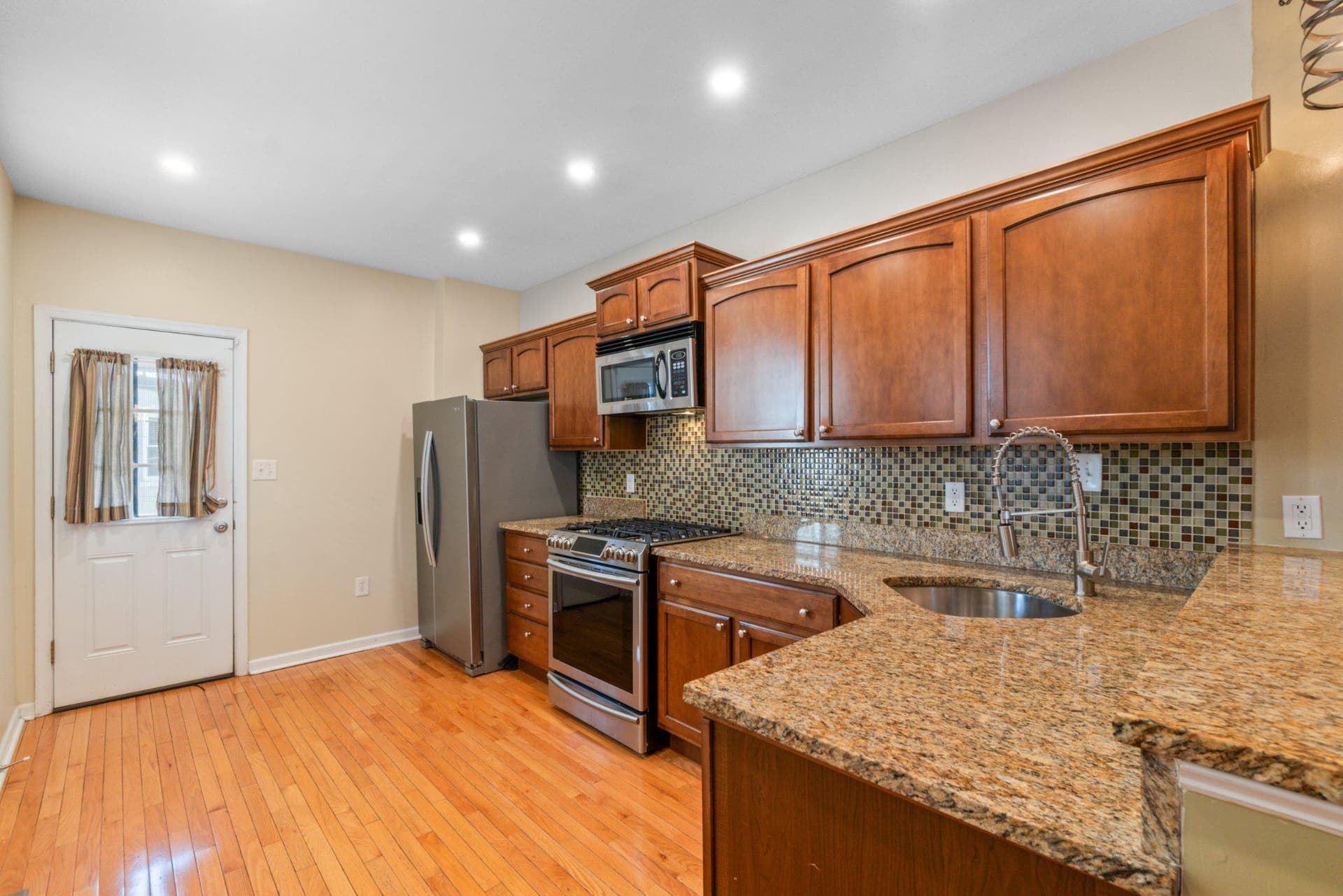 3323 Foster Avenue photo 7