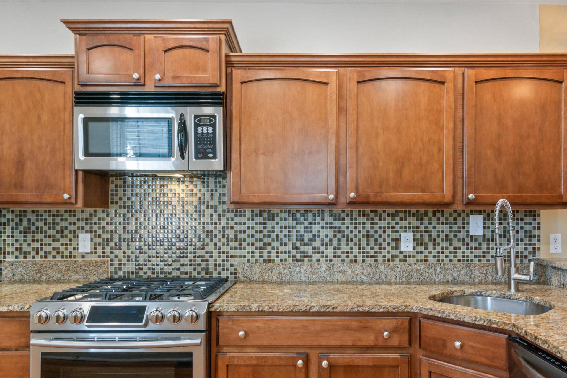 3323 Foster Avenue photo 8