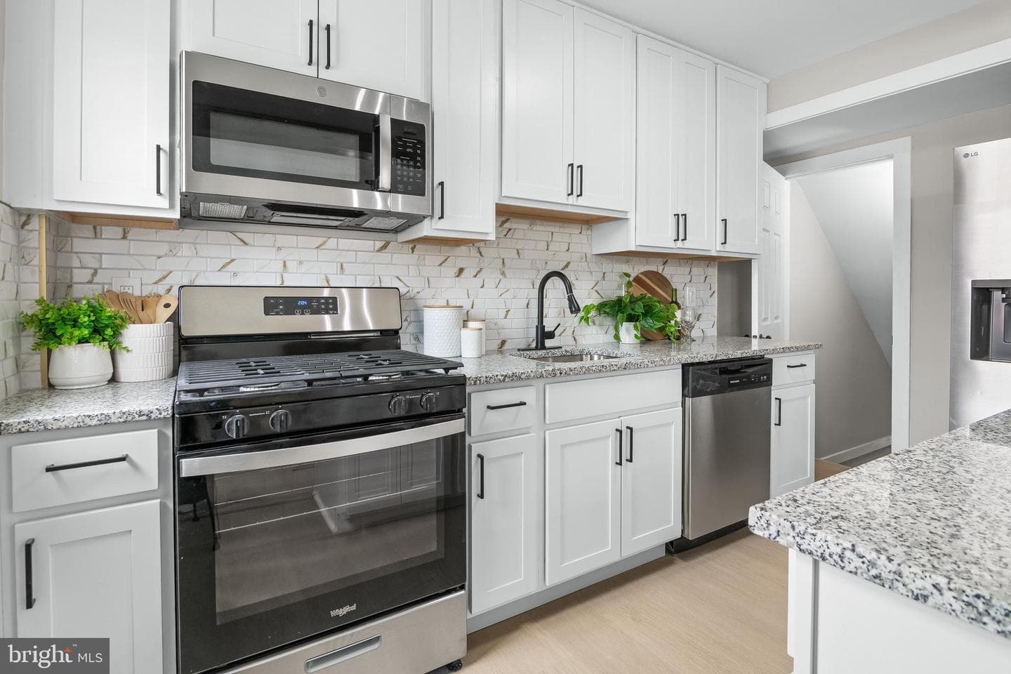 5907 Leith Walk photo 20