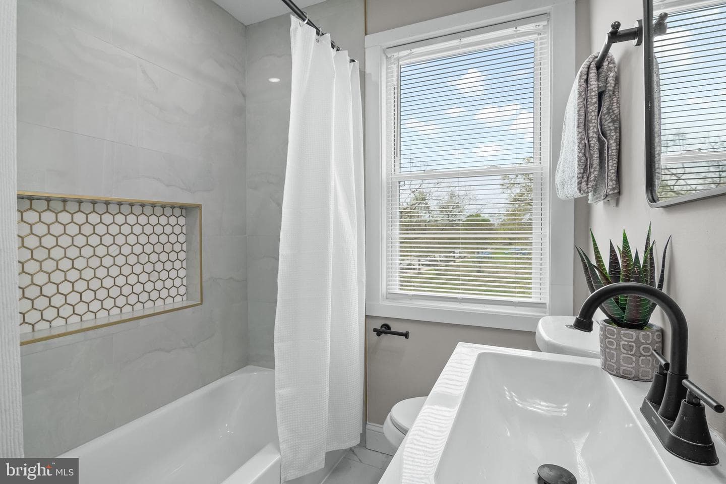 5907 Leith Walk photo 26