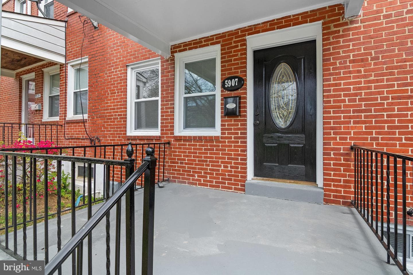 5907 Leith Walk photo 3