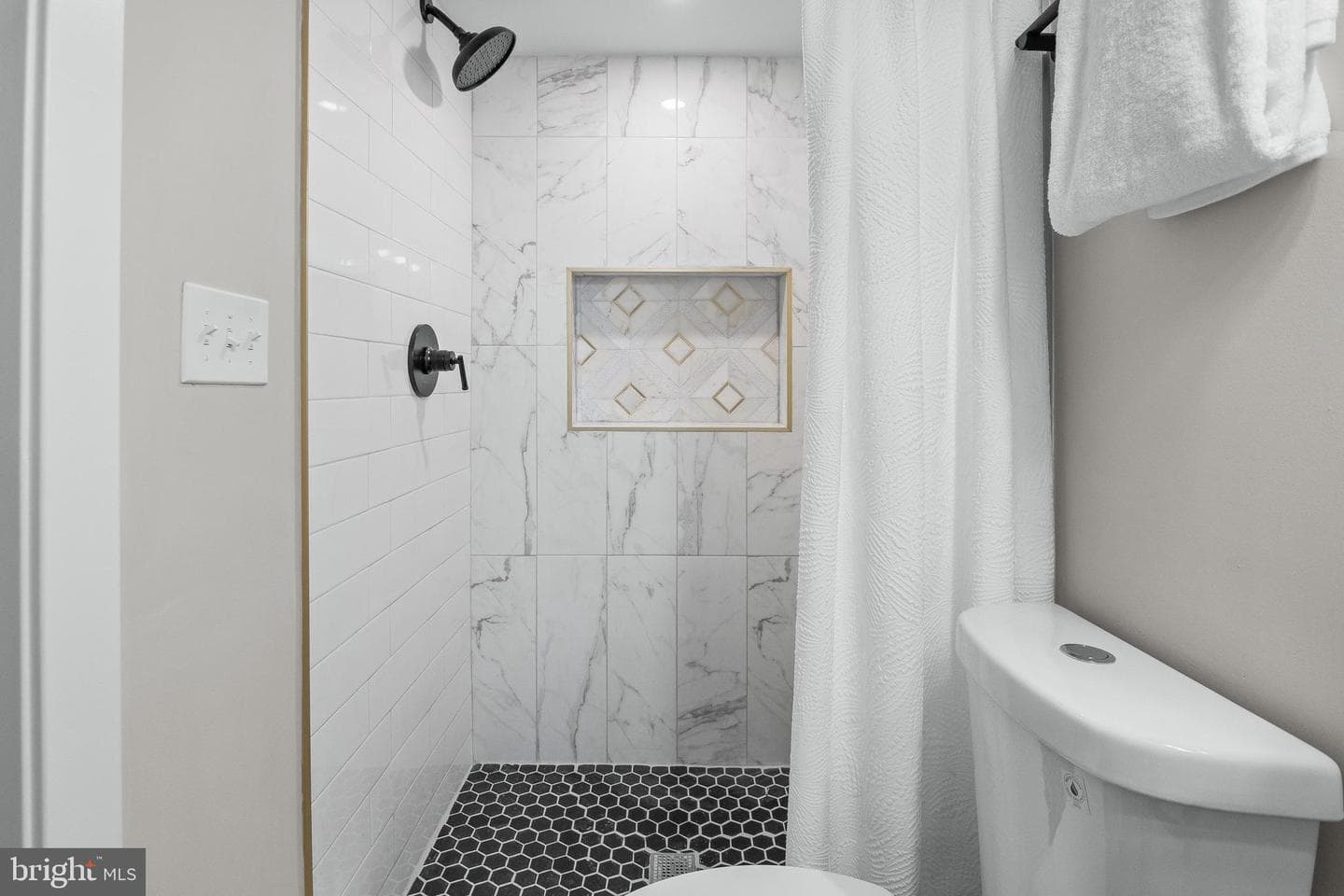 5907 Leith Walk photo 37