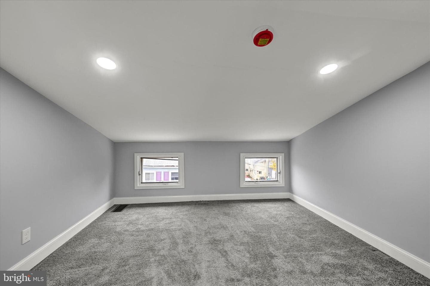 864 Lemmon Street photo 13