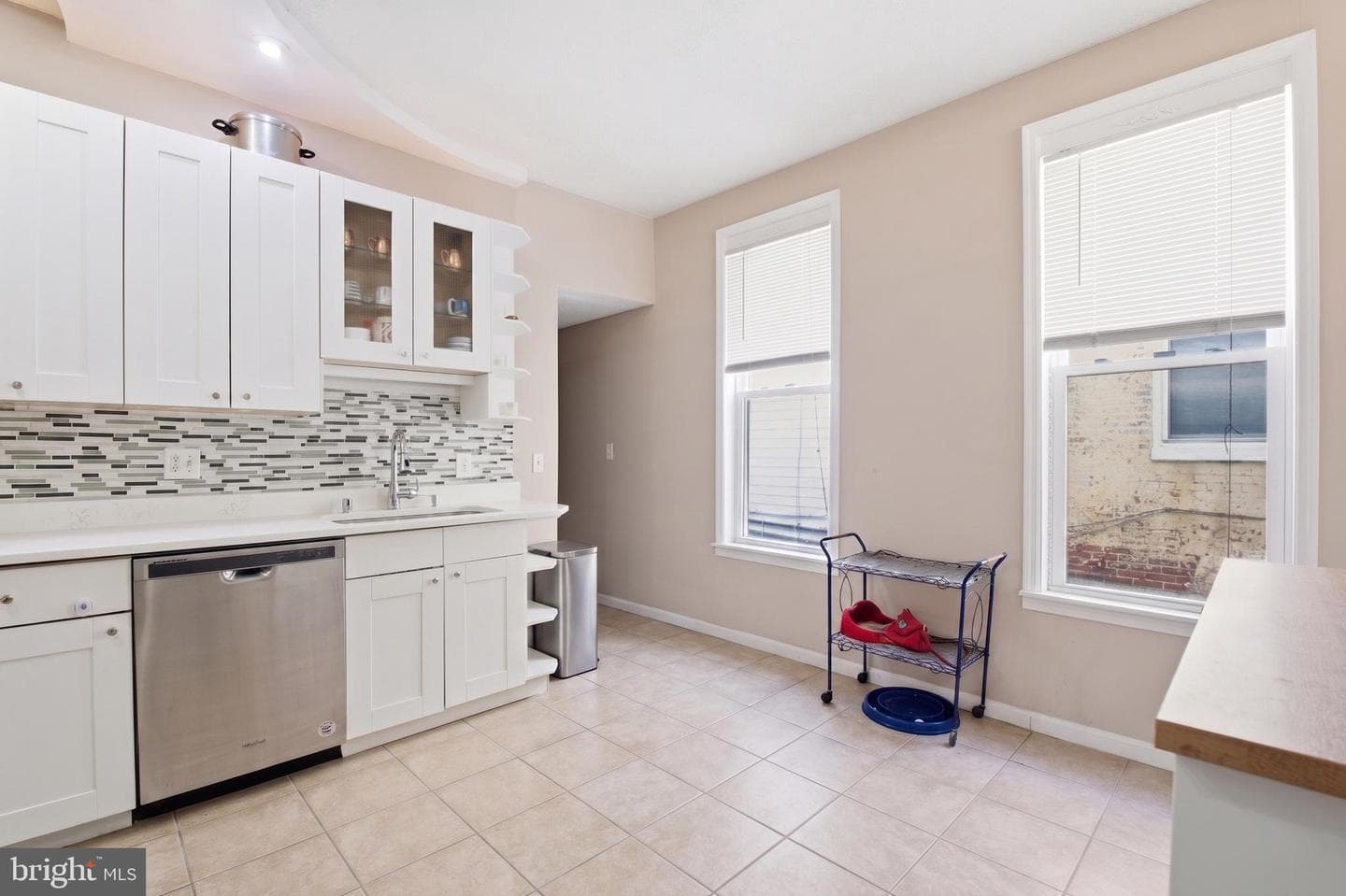 116 W Clement Street photo 12