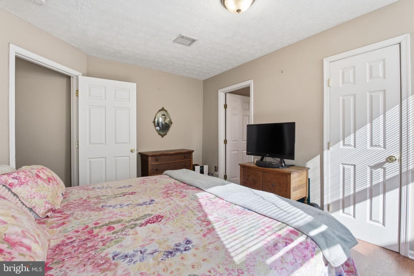 116 W Clement Street photo 19