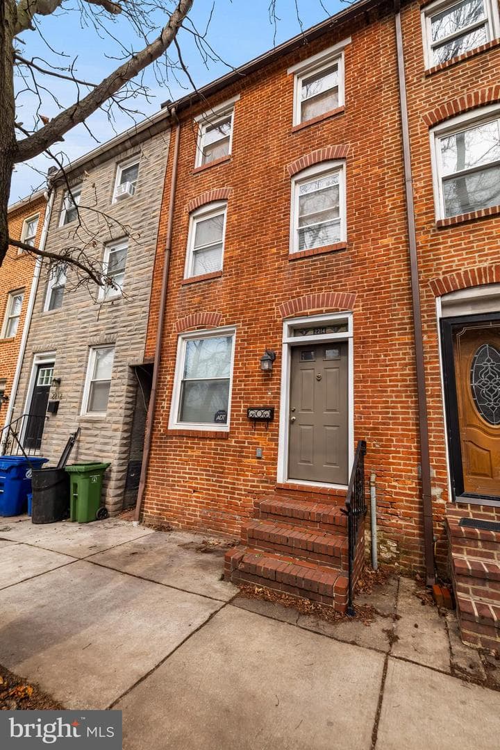 2214 Fleet Street photo 3