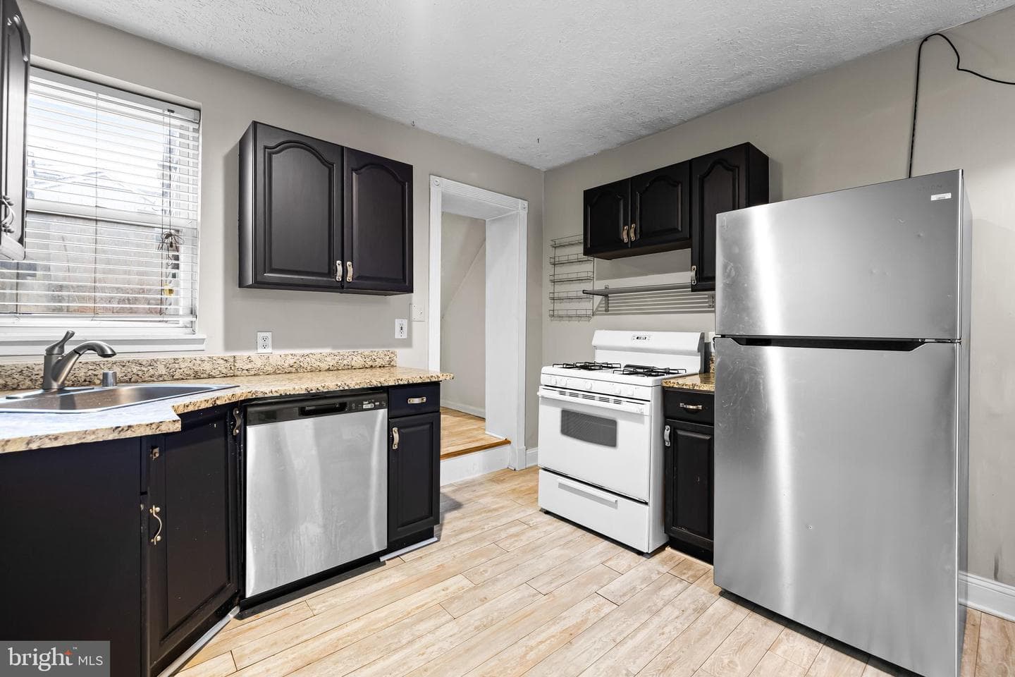 2214 Fleet Street photo 6