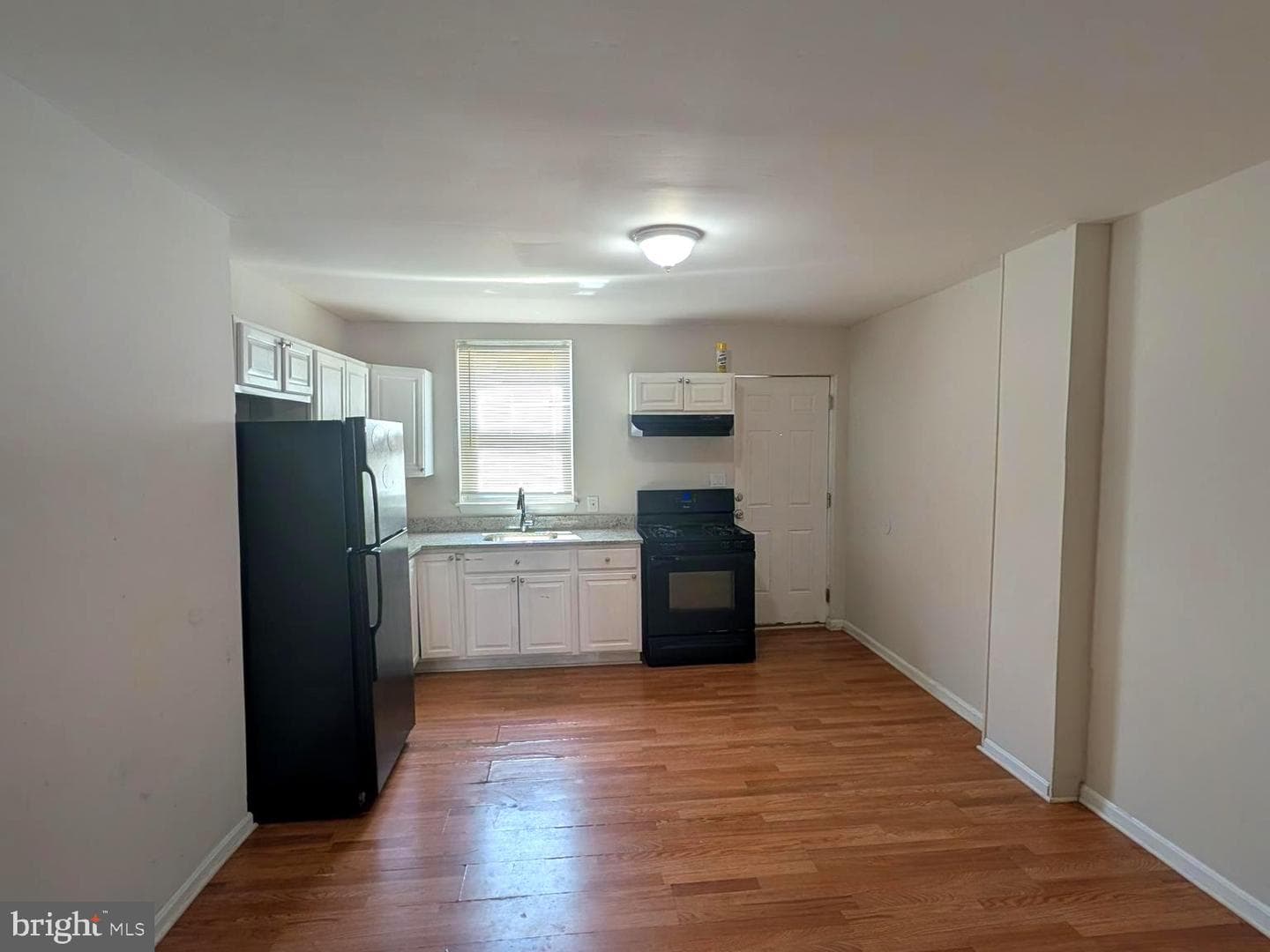 2541 W Baltimore Street photo 4