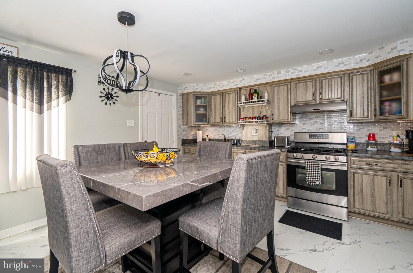 2929 Mallview Road photo 7