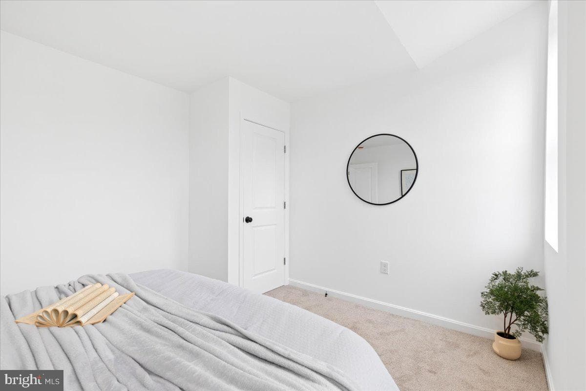 822 E North Avenue photo 31