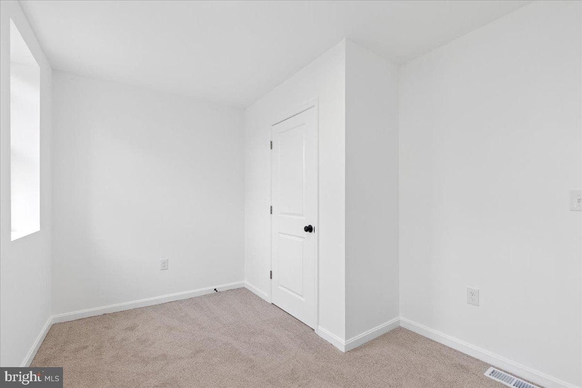 822 E North Avenue photo 33