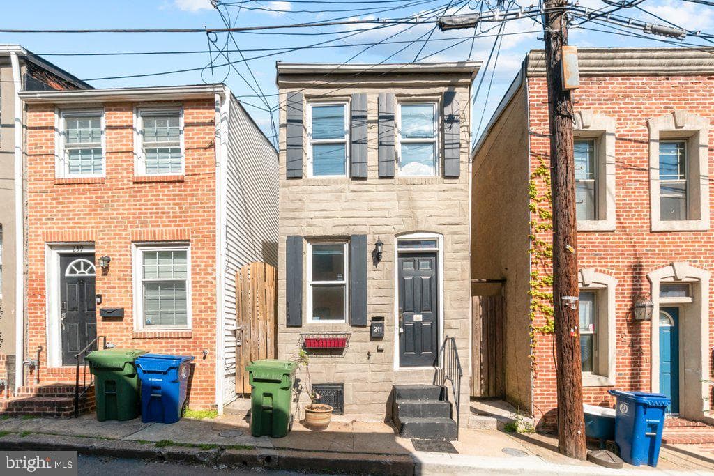 241 S Chapel Street photo 2