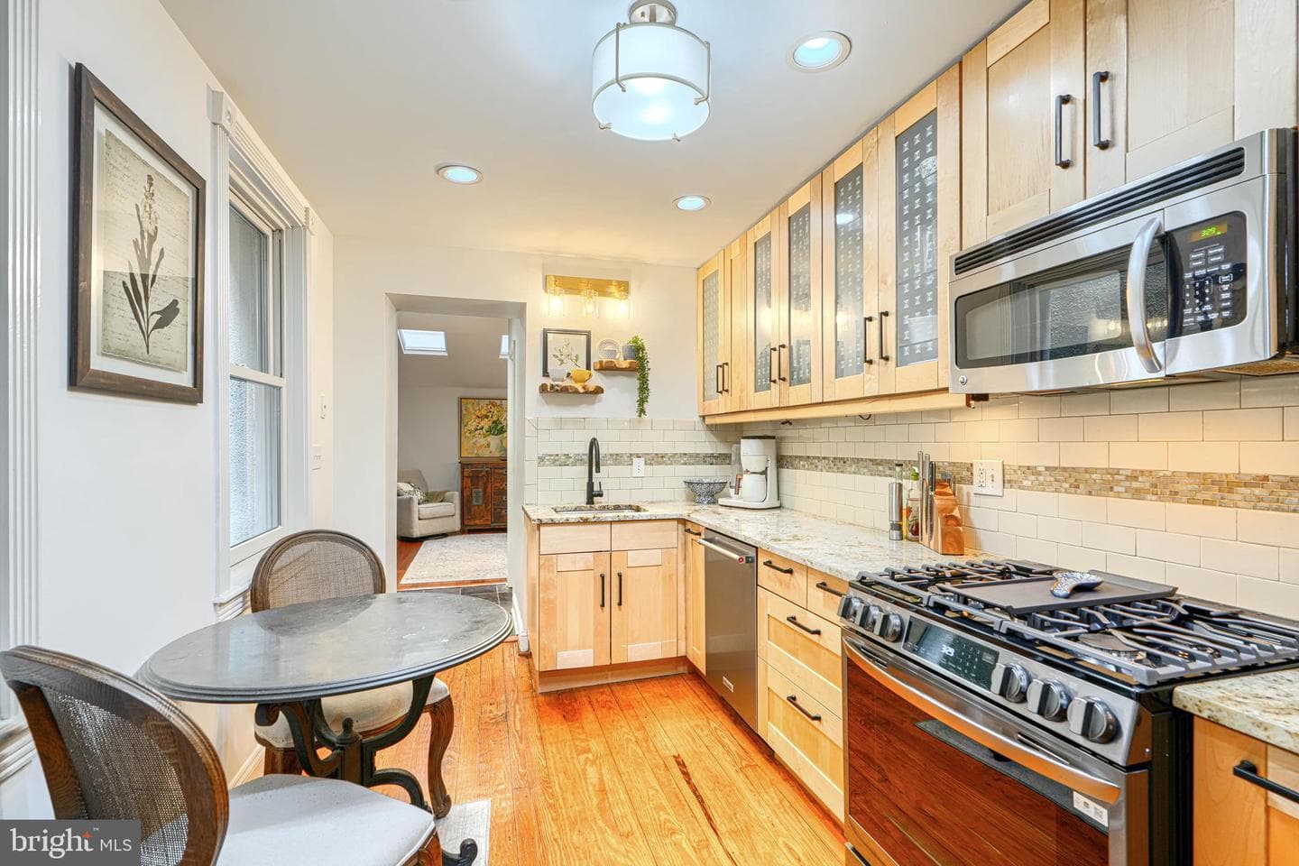 811 William Street photo 11