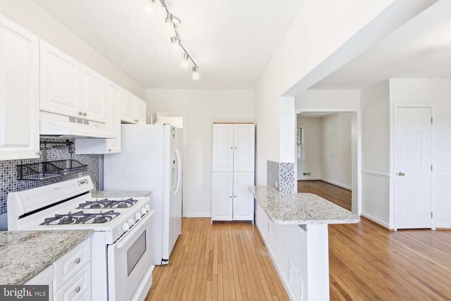 1421 W 41st Street W photo 9