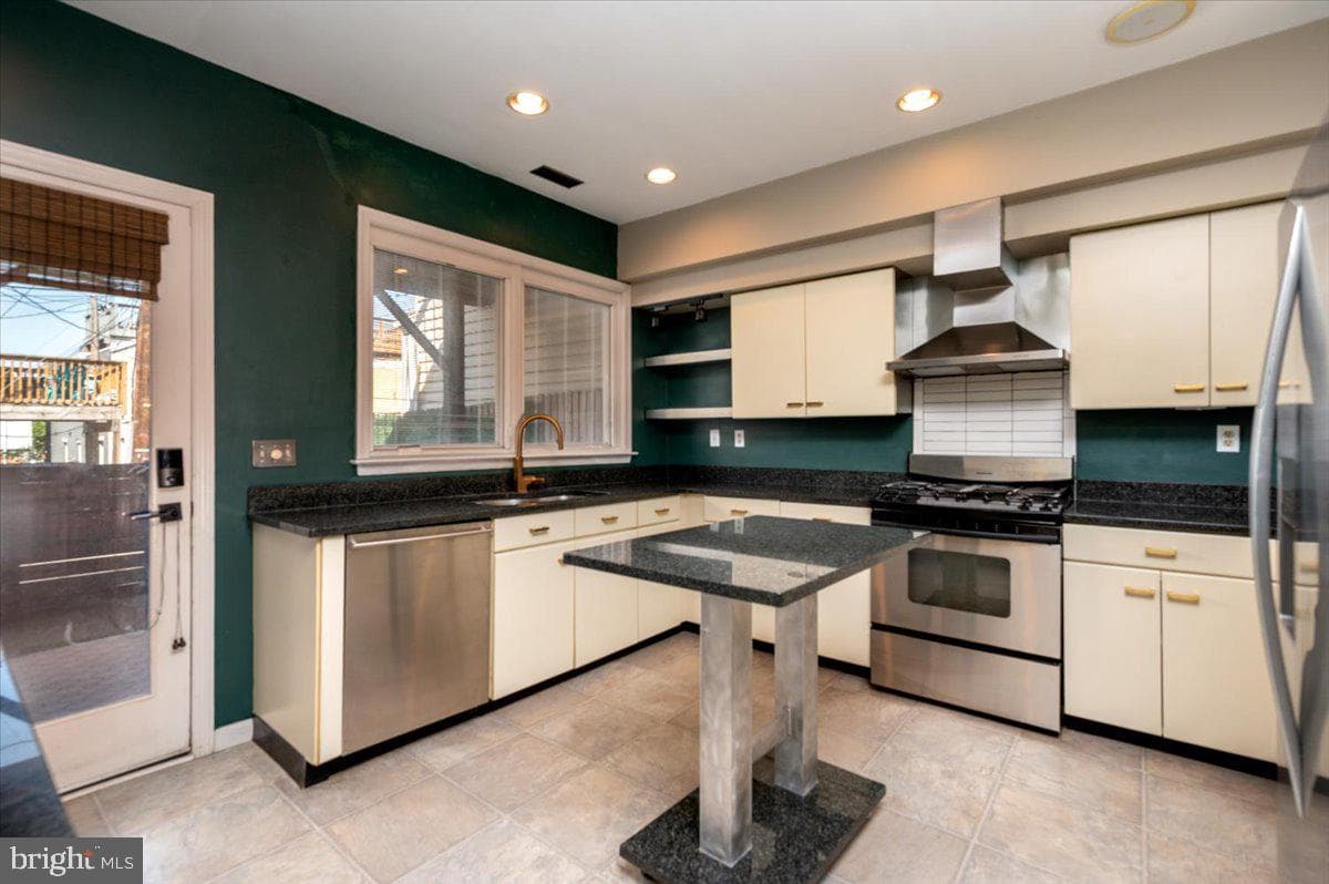 1450 Riverside Avenue photo 10