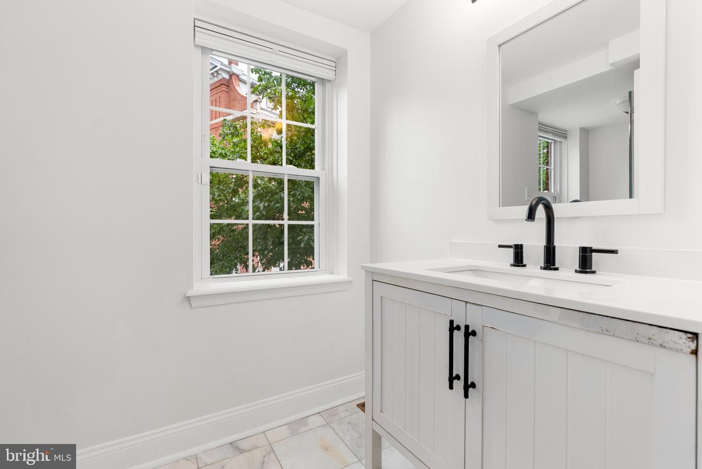 141 W Montgomery Street photo 20