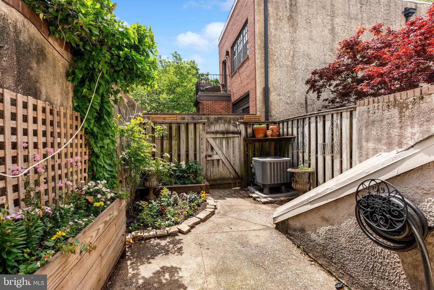141 W Montgomery Street photo 31