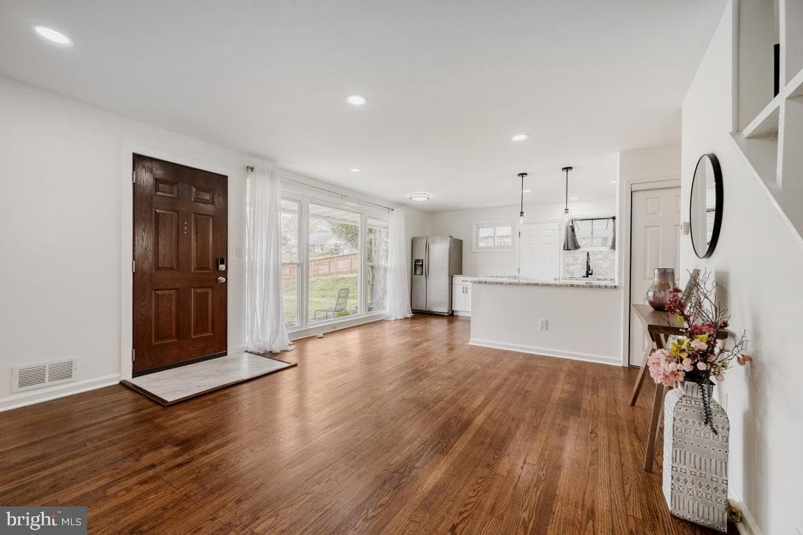 2403 Hermosa Avenue photo 2
