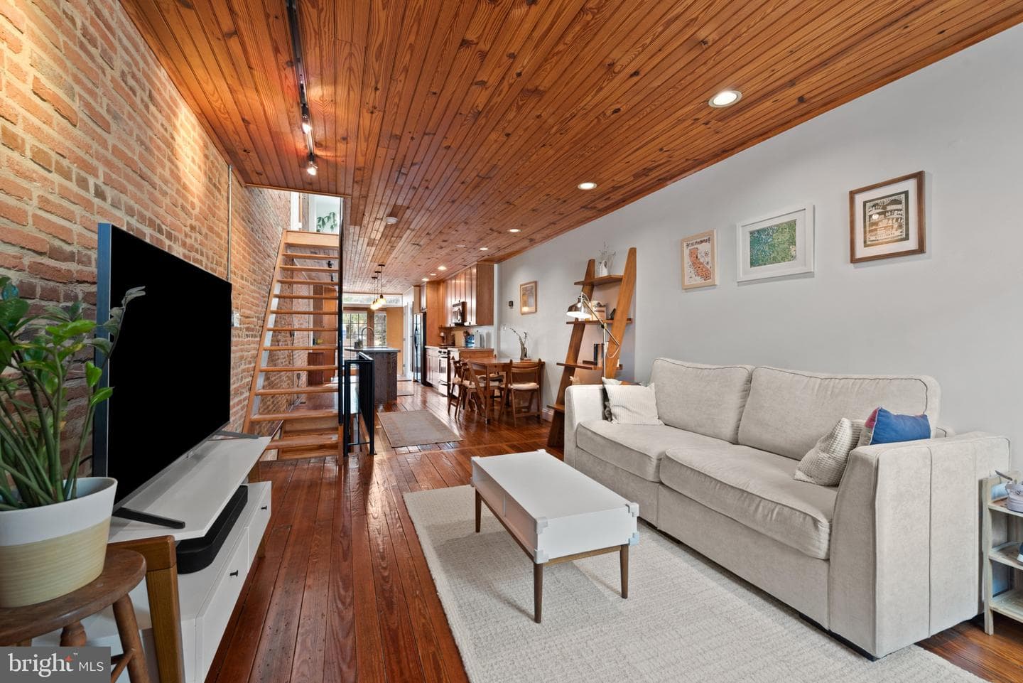 1535 Marshall Street photo 4