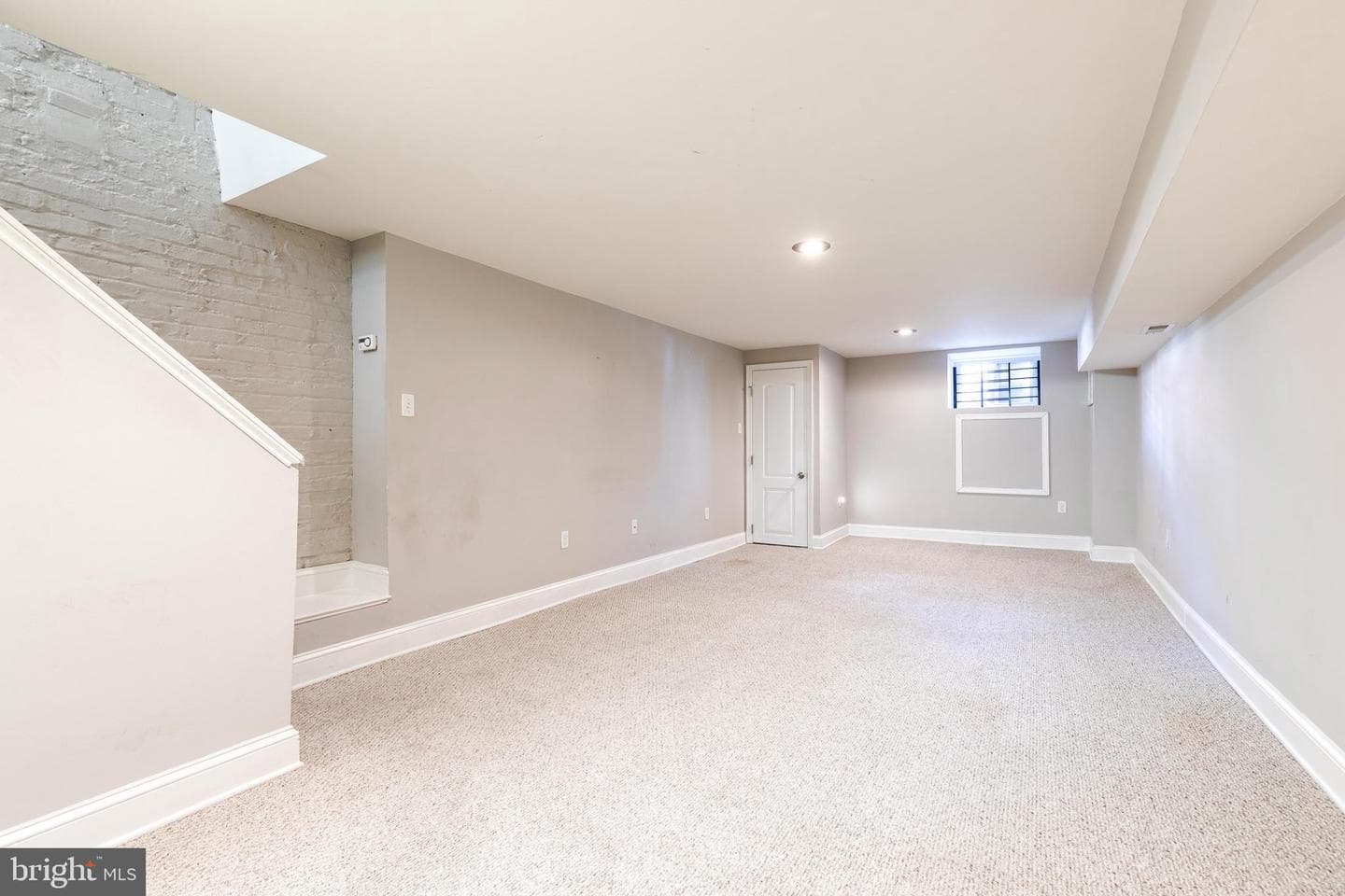 263 S East Avenue photo 34