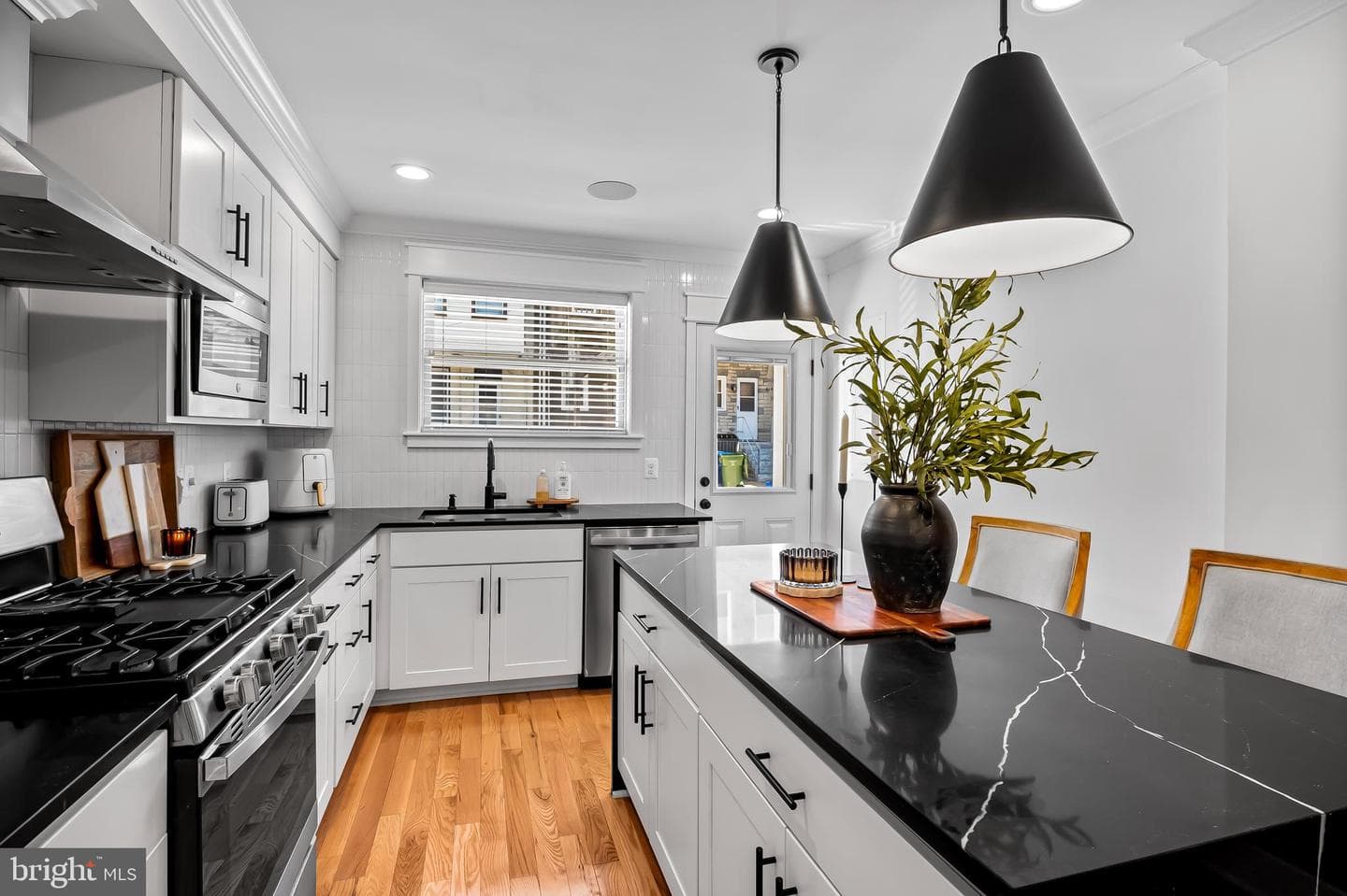 613 S Curley Street photo 8