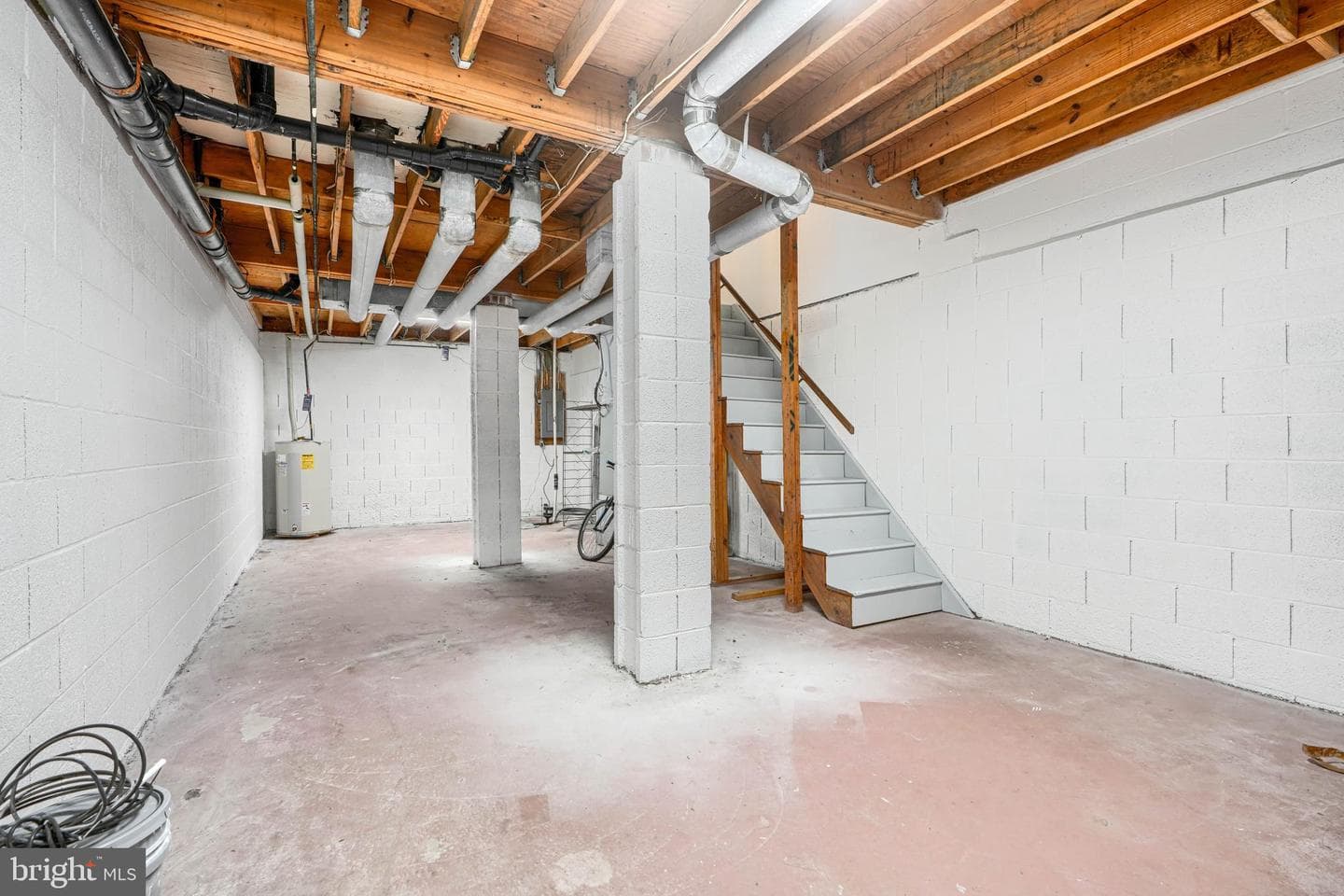1057 W Barre Street photo 34