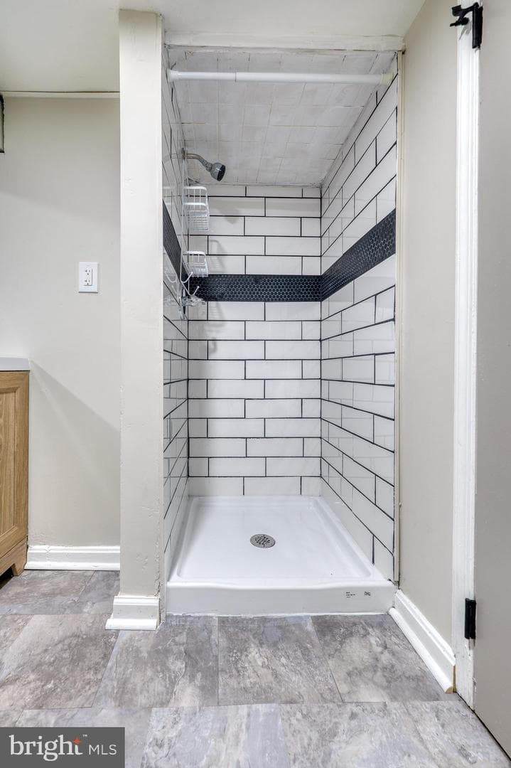 1425 N Luzerne Avenue photo 31