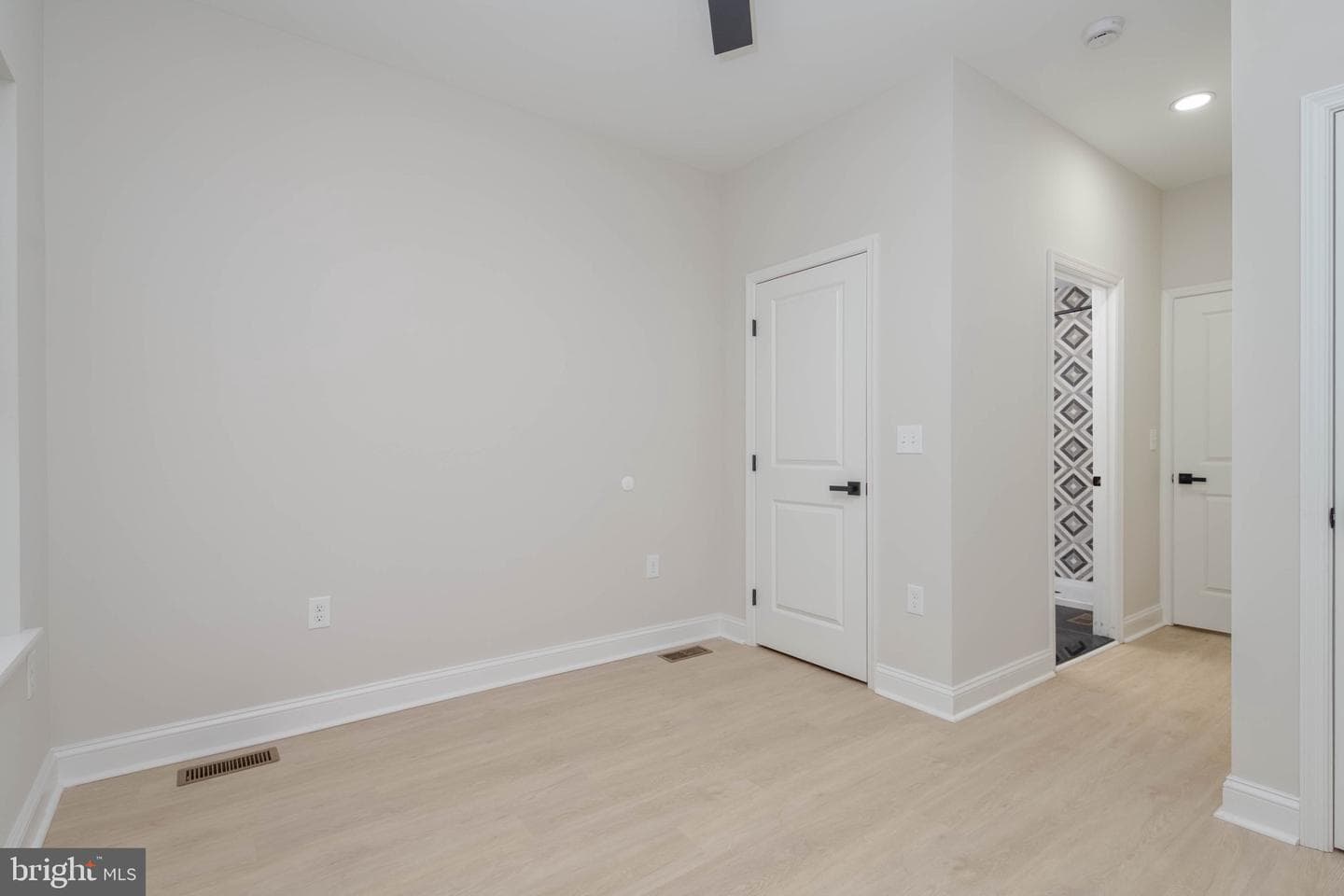 1645 Normal Avenue photo 18