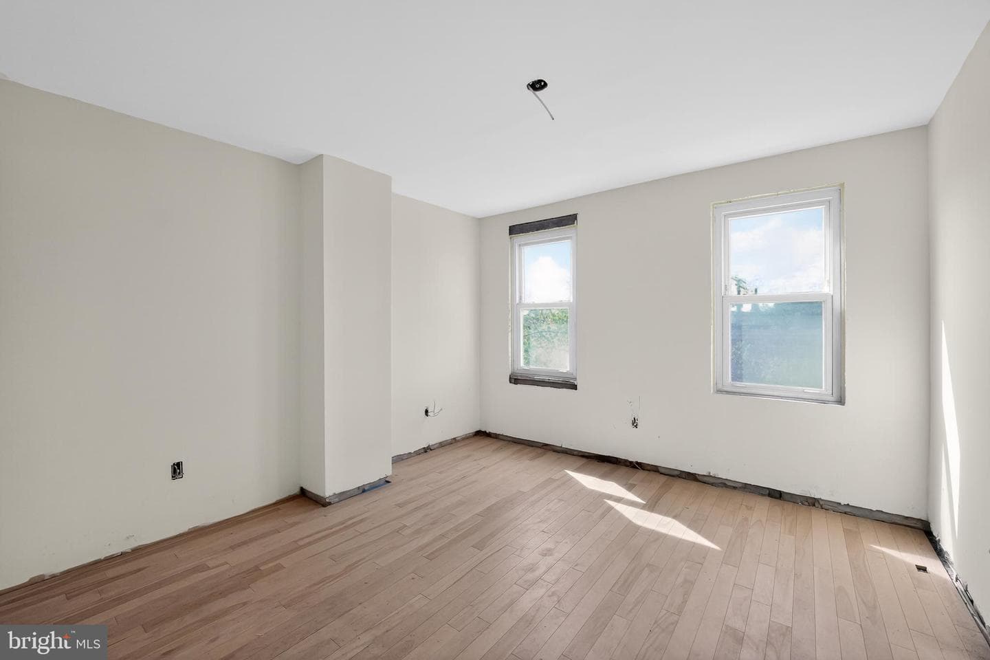 714 Portland photo 4