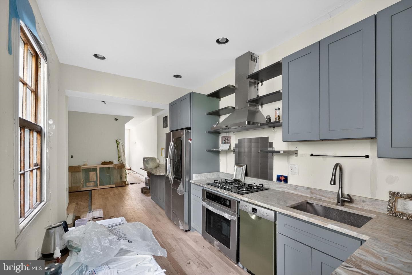 714 Portland photo 6