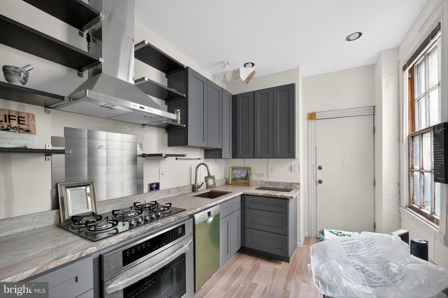 714 Portland photo 8