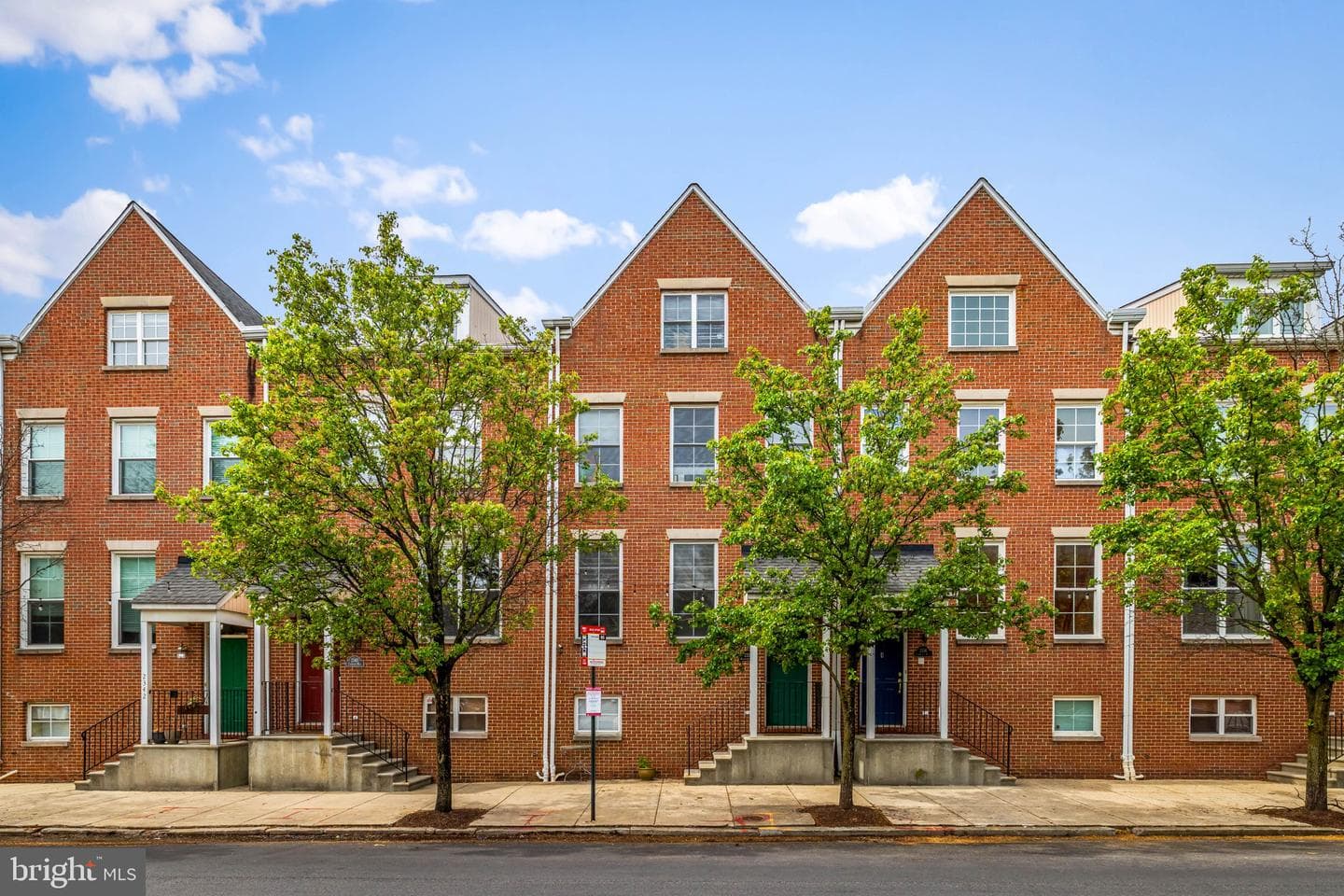 2338 Cambridge Walk photo 2