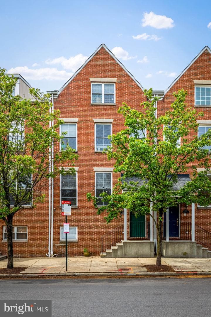 2338 Cambridge Walk photo 3