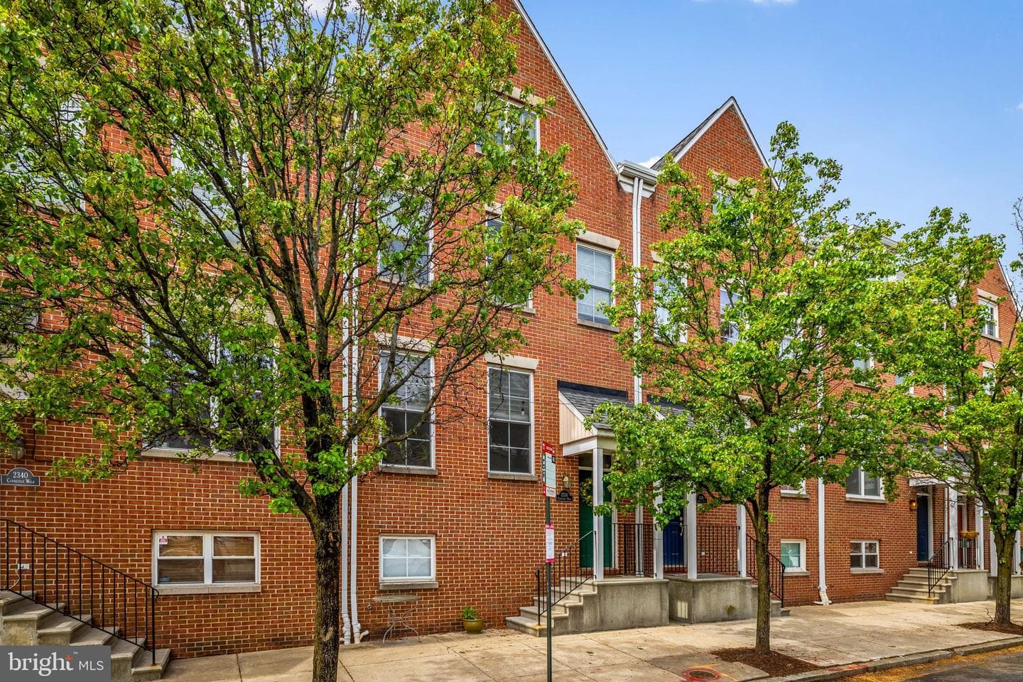 2338 Cambridge Walk photo 5